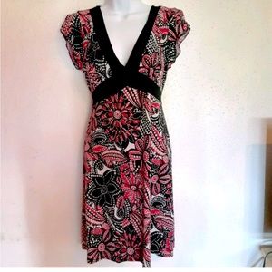🌸3/$25 NWOT Wrapper Pink and Black V-neck Floral Dress with Sash Belt, Size S